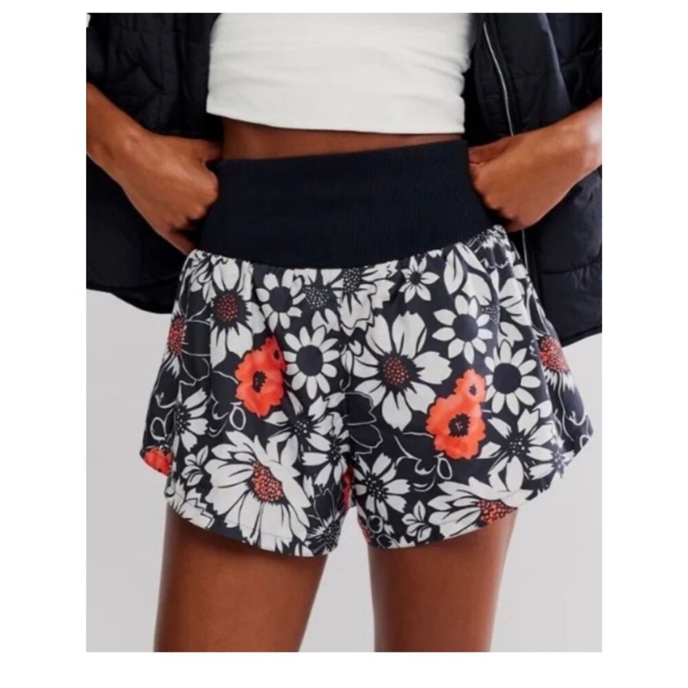 Free People movement Carpe Diem Printed Shorts tuxedo daisy combo Sz XL NWOT - Picture 3 of 7